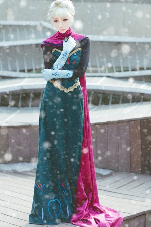 Frozen: Elsa. This is like the most perfect cosplay ever! [ Swordnarmory.com ] #cosplay #anime #swords