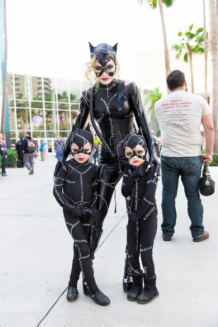 Catwoman and her 2 kittens...so cute!!