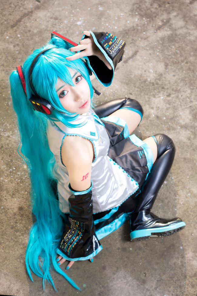 Let's go to find a new Vocaloid