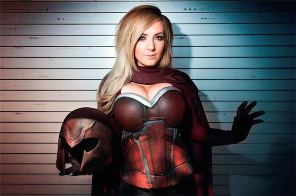 16 Incredibly Hot Superhero Cosplays That'll Get Your Heart Racing