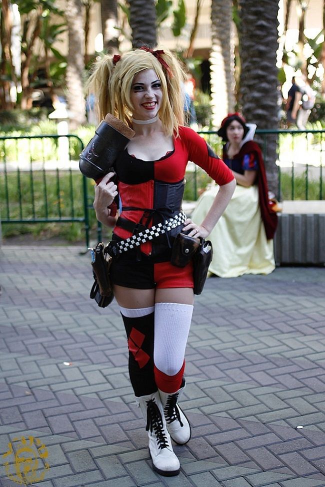 Harley Quinn Cosplay Hammers Out Awesome Effect - Rolecosplay