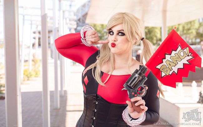 Harley Quinn Cosplay Hammers Out Awesome Effect