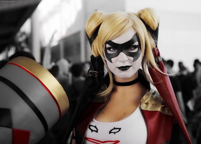 Harley Quinn Cosplay Hammers Out Awesome Effect