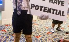 cosplay-geico-pinocchio-sign-you-have-potential-01